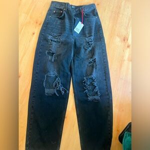 Urban outfitters Women’s BDG boyfriend jeans, black, NWT, distressed. Size 29.